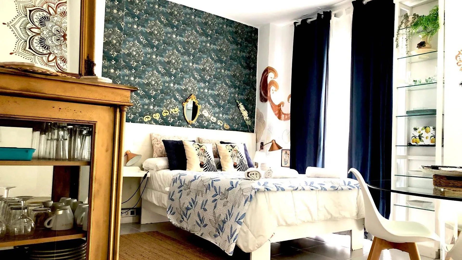 Apartament La Gitana Y El Rey Sol Malaga